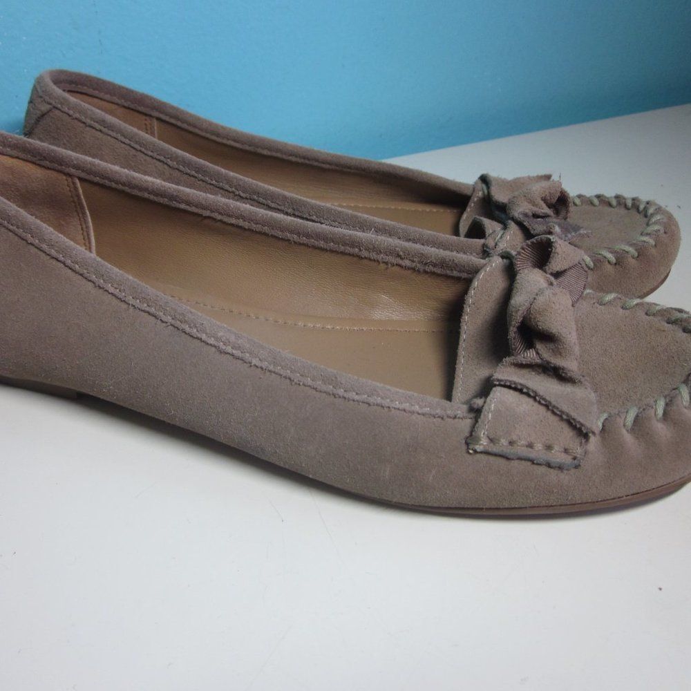 Elie Tahari Womens Size 37.5 Tan Suede Moccasin Flats Fits US Size 7